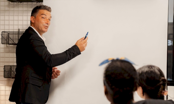 Réalisation d’ateliers répondant à vos besoins et ceux de vos collaborateurs Réalisation d’ateliers répondant à vos besoins et ceux de vos collaborateurs